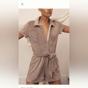 Beyond Yoga Short-Sleeve Tropez Romper Taupe size Large